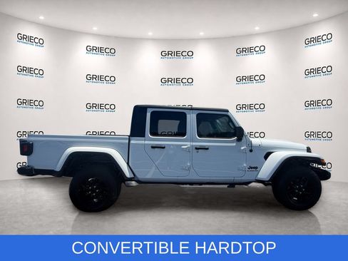 Used 2022 Jeep Gladiator Sport AWD/4WD image 8