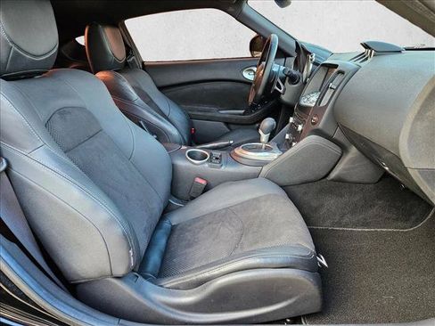 Used 2019 Nissan 370Z Touring Sport RWD image 17