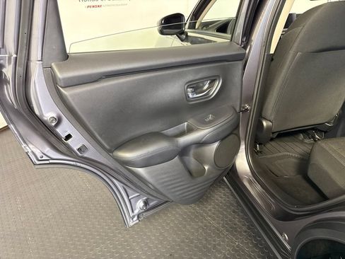 Used 2023 Honda HR-V LX image 12
