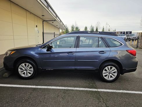 Used 2017 Subaru Outback 2.5i AWD/4WD image 2