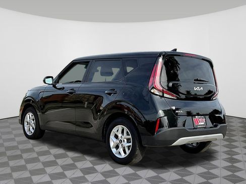 Used 2025 Kia Soul LX FWD image 4