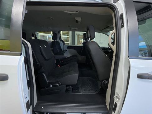 Used 2019 Dodge Grand Caravan SE w/ UConnect Hands-Free Group image 19