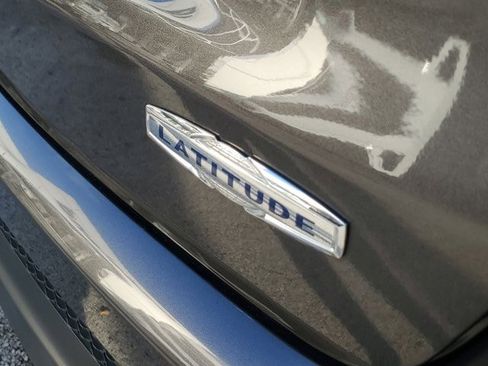 Used 2022 Jeep Compass Latitude FWD image 10