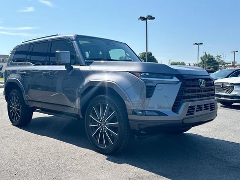 Used 2024 Lexus GX 550 w/ Cold Area Package AWD/4WD image 2