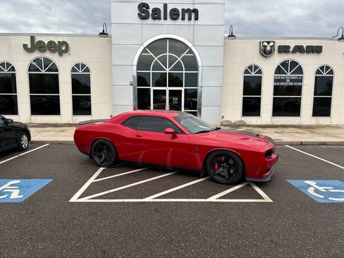 Used 2017 Dodge Challenger SRT Hellcat RWD image 1
