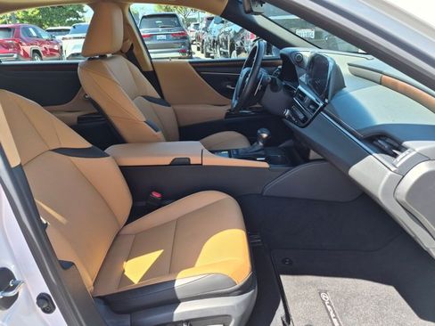 Used 2025 Lexus ES 300h w/ Premium Package FWD image 21