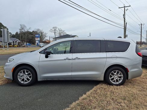 New 2026 Chrysler Pacifica Select image 5