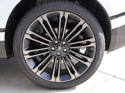 New 2026 Land Rover Range Rover Velar Dynamic SE image 19