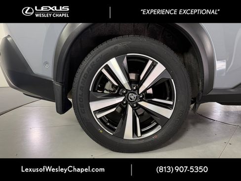 Used 2021 Nissan Rogue Platinum image 4