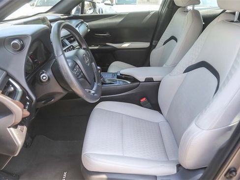 Used 2019 Lexus UX 200 image 18