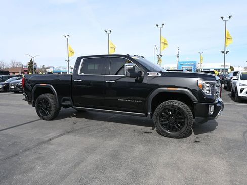 Used 2022 GMC Sierra 2500 Denali w/ Denali Black Diamond Edition image 8
