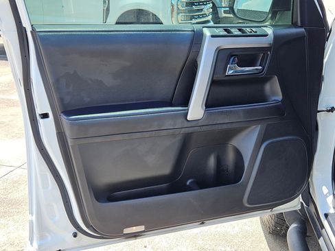 Used 2022 Toyota 4Runner SR5 Premium w/ Moonroof Package RWD image 14