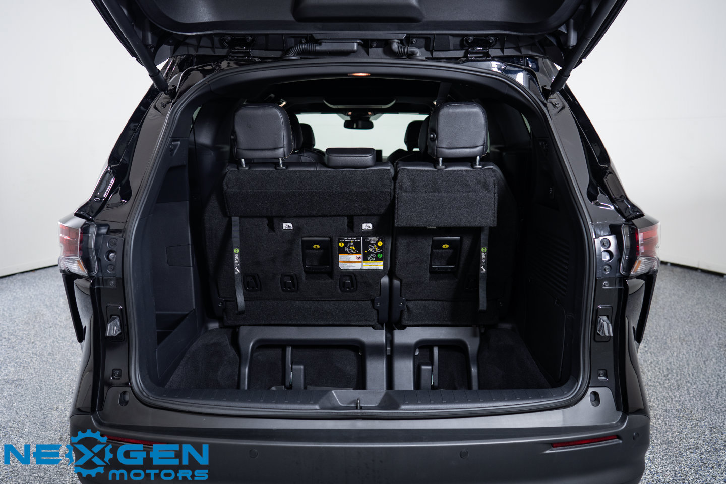 Used 2025 Toyota Sienna XLE Woodland Edition AWD/4WD image 34