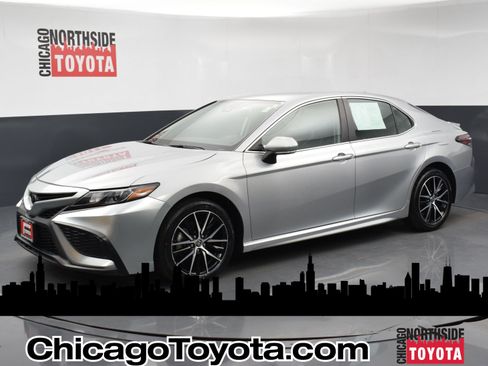 Used 2024 Toyota Camry SE image 1