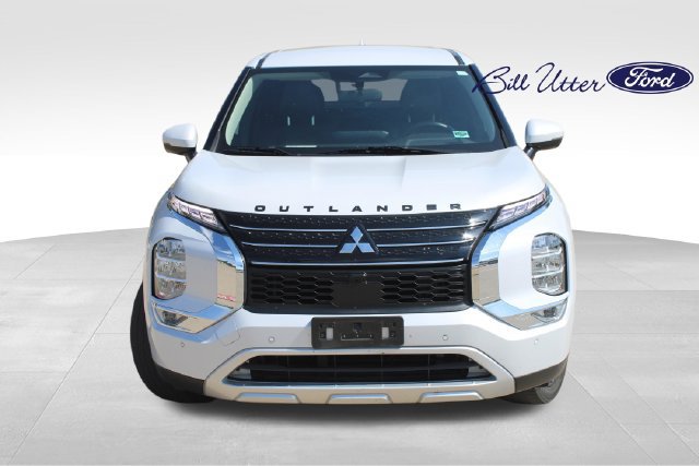 Used 2023 Mitsubishi Outlander SE FWD image 2