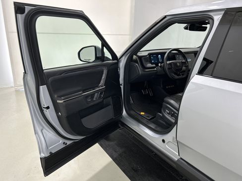 Used 2022 Rivian R1T Launch Edition image 16