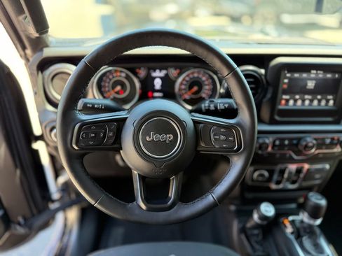 Used 2022 Jeep Wrangler Unlimited Sport AWD/4WD image 6