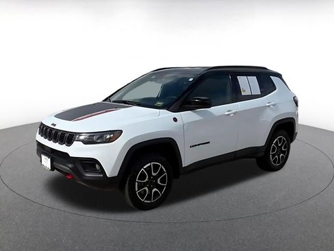 Used 2025 Jeep Compass Trailhawk image 7