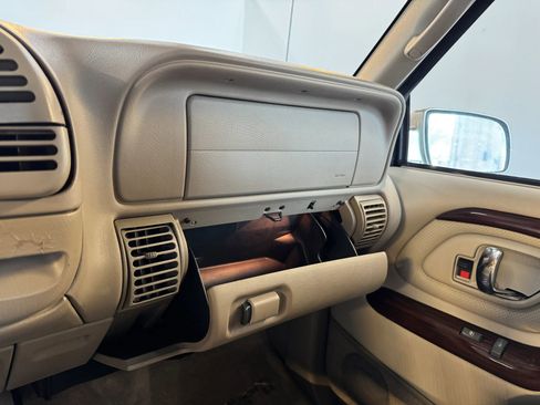Used 2000 Cadillac Escalade 4WD image 19