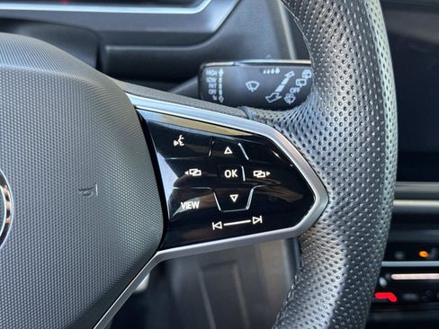 Certified 2024 Volkswagen Tiguan SE R-Line image 12