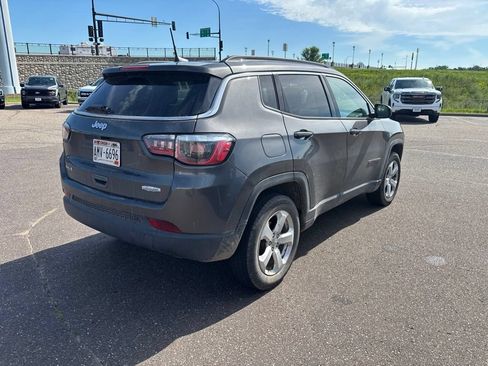 Used 2018 Jeep Compass Latitude w/ Popular Equipment Group AWD/4WD image 3