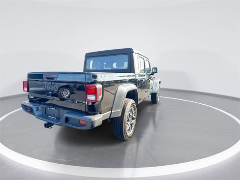Used 2023 Jeep Gladiator Sport image 8