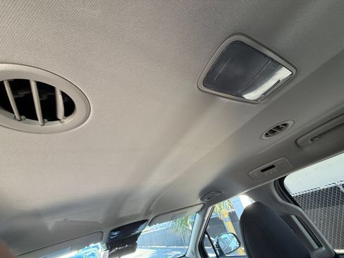 Used 2026 Kia Carnival FWD image 23