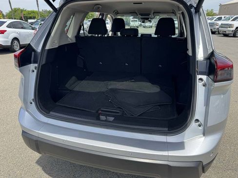 Used 2025 Nissan Rogue SV FWD image 17