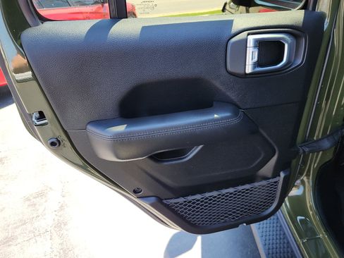 Used 2021 Jeep Wrangler Unlimited Sahara AWD/4WD image 22
