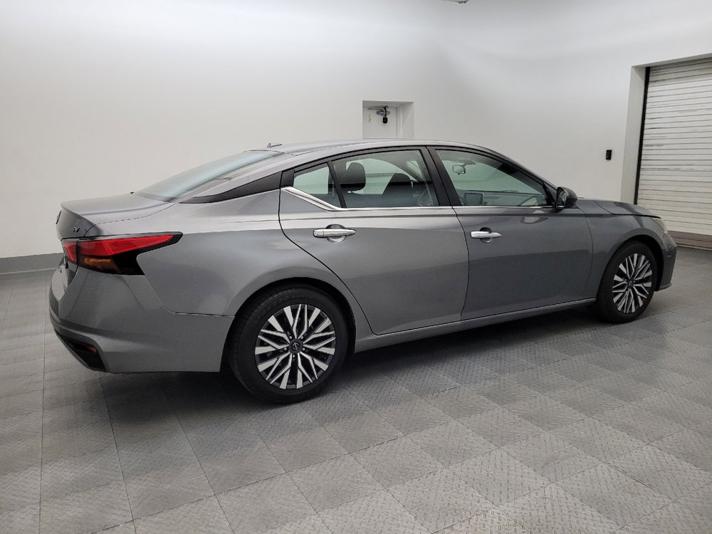 Used 2024 Nissan Altima 2.5 SV FWD image 10