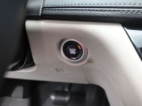 Used 2017 Chrysler Pacifica Platinum image 25