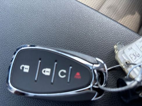 Used 2025 Chevrolet Trax LT image 23