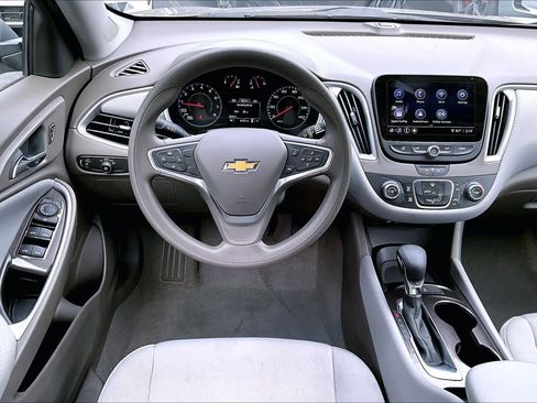 Used 2022 Chevrolet Malibu LS image 4