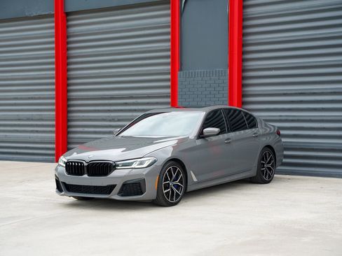 Used 2022 BMW 530i xDrive AWD/4WD image 1