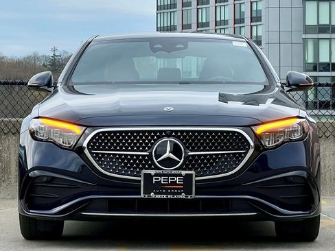 Used 2026 Mercedes-Benz E 350 4MATIC Sedan image 3