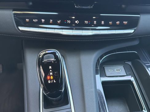 Used 2024 Cadillac Escalade ESV Sport w/ Touring Package image 34