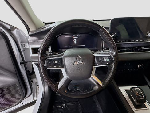 Used 2022 Mitsubishi Outlander SEL image 13