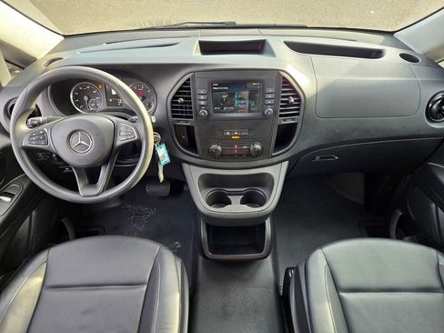 Used 2023 Mercedes-Benz Metris image 12