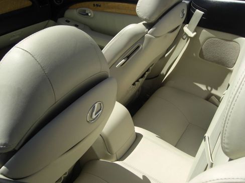 Used 2005 Lexus SC 430 Convertible RWD image 12