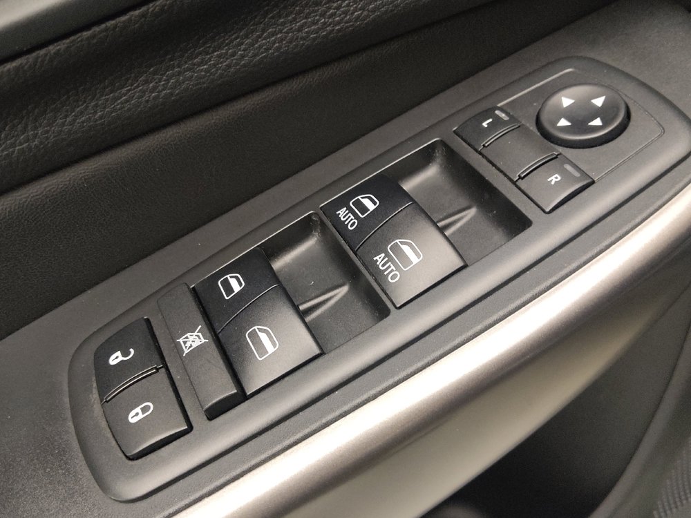 Used 2019 Jeep Cherokee Limited w/ Trailer Tow Group FWD image 27