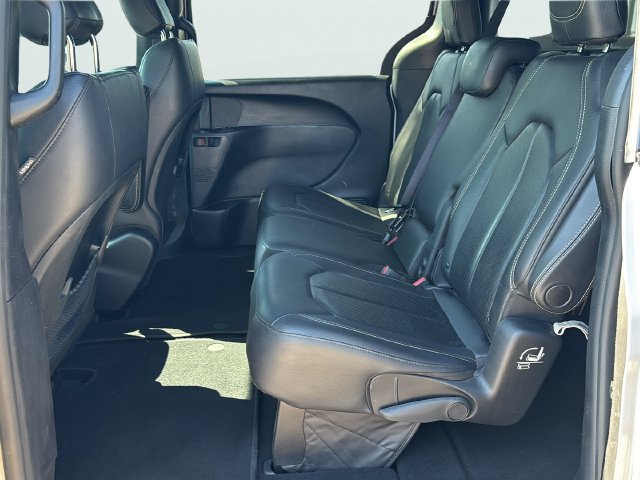 Used 2019 Chrysler Pacifica Touring-L w/ S Appearance Package FWD image 14