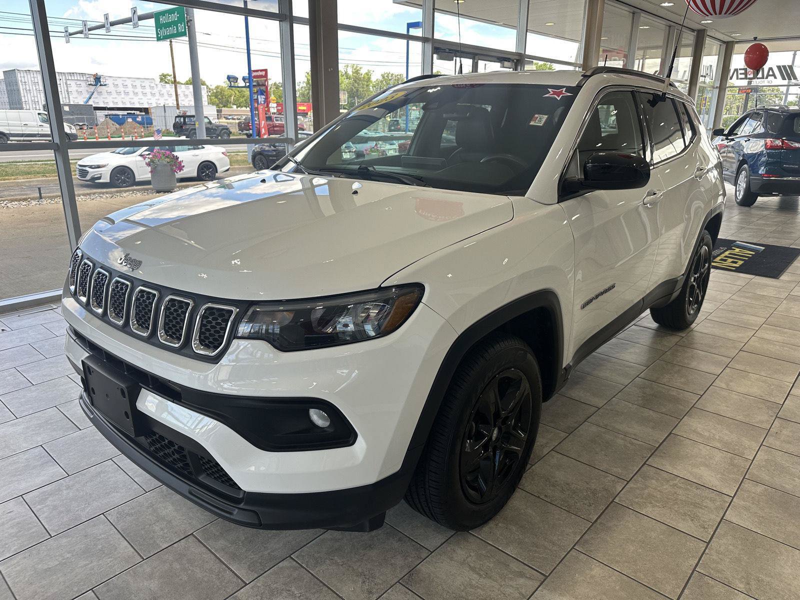 Used 2023 Jeep Compass Latitude AWD/4WD image 6