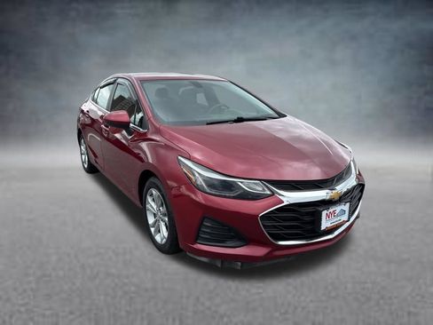Used 2019 Chevrolet Cruze LT w/ Convenience Package FWD image 8