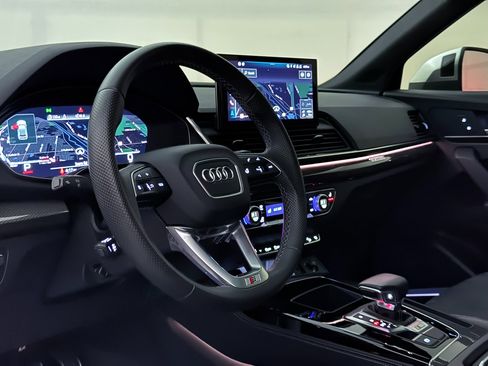 Used 2023 Audi SQ5 Prestige w/ Prestige Package image 19