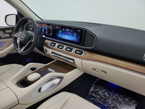 Used 2025 Mercedes-Benz GLE 350 4MATIC image 25