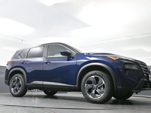 Used 2025 Nissan Rogue SV FWD image 41