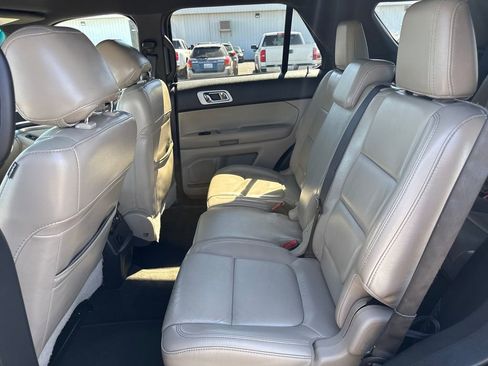 Used 2014 Ford Explorer XLT w/ Equipment Group 202A AWD/4WD image 19