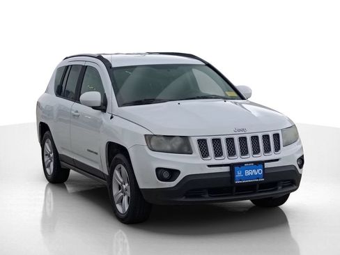 Used 2014 Jeep Compass Latitude FWD image 3