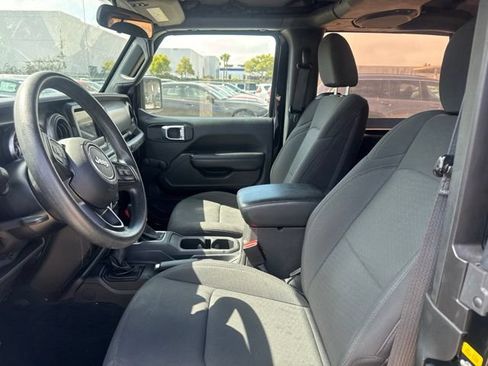 Used 2022 Jeep Wrangler Sport AWD/4WD image 9