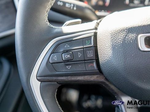 Used 2023 Jeep Grand Cherokee Limited AWD/4WD image 20